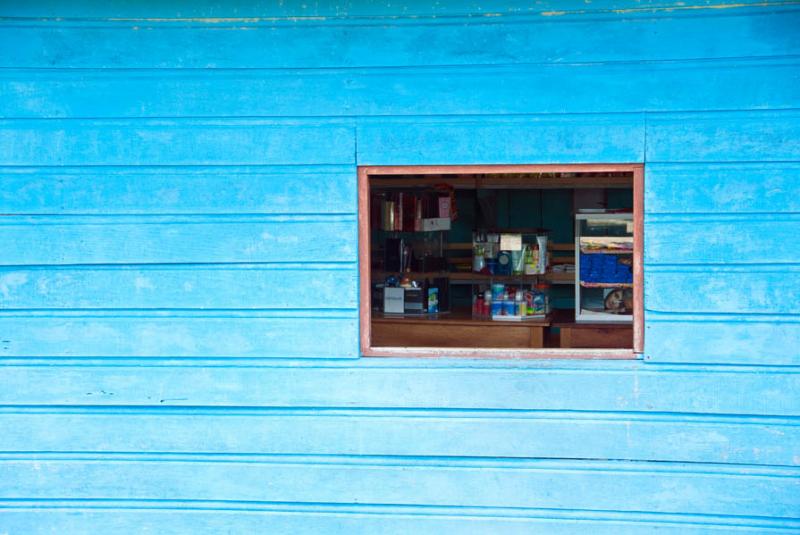 Ventana de una Vivienda, Puerto Nariño, Amazonia,...