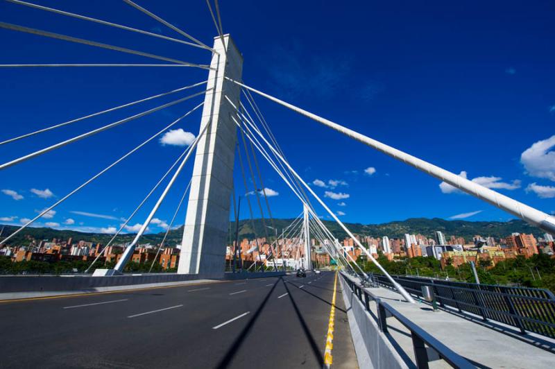 Puente de la Calle 4 Sur, Medellin, Antioquia, Col...