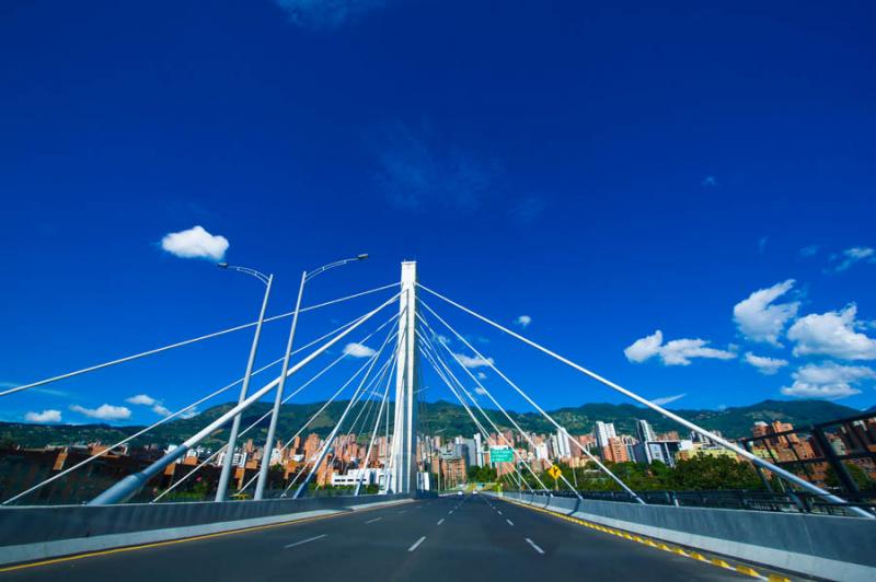 Puente de la Calle 4 Sur, Medellin, Antioquia, Col...