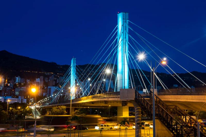 Puente de la Calle 4 Sur, Medellin, Antioquia, Col...