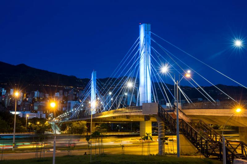 Puente de la Calle 4 Sur, Medellin, Antioquia, Col...