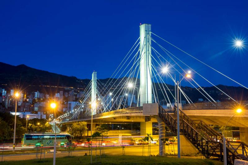 Puente de la Calle 4 Sur, Medellin, Antioquia, Col...