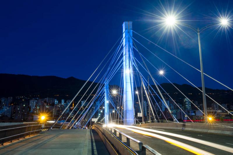 Puente de la Calle 4 Sur, Medellin, Antioquia, Col...