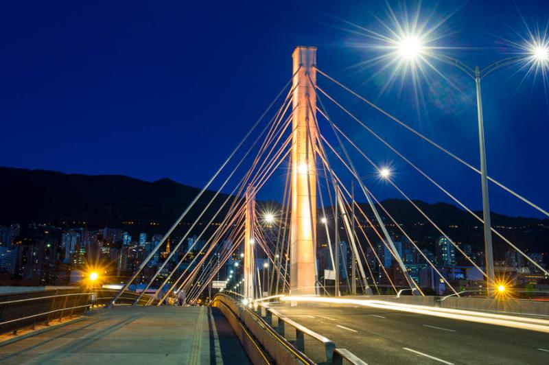 Puente de la Calle 4 Sur, Medellin, Antioquia, Col...