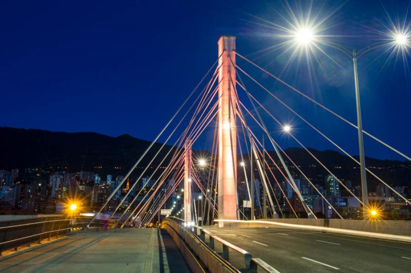 Puente de la Calle 4 Sur, Medellin, Antioquia, Col...