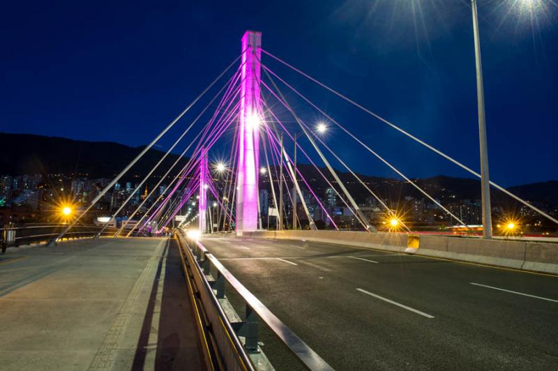 Puente de la Calle 4 Sur, Medellin, Antioquia, Col...