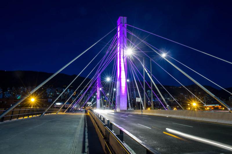 Puente de la Calle 4 Sur, Medellin, Antioquia, Col...