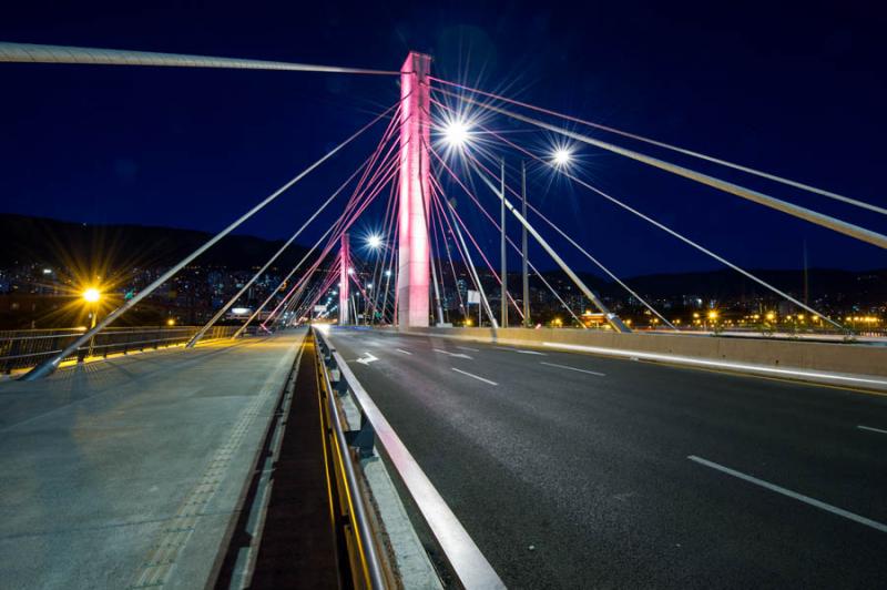 Puente de la Calle 4 Sur, Medellin, Antioquia, Col...