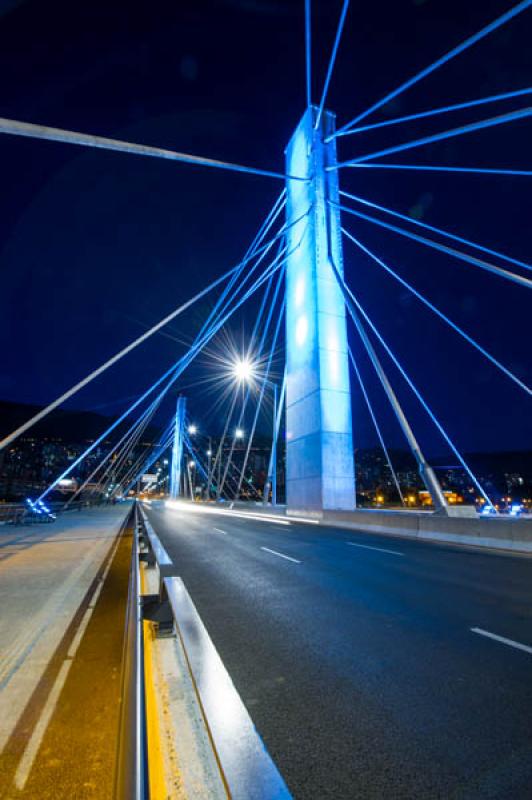 Puente de la Calle 4 Sur, Medellin, Antioquia, Col...