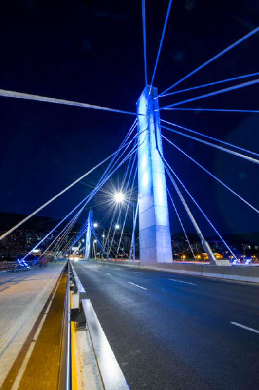 Puente de la Calle 4 Sur, Medellin, Antioquia, Col...