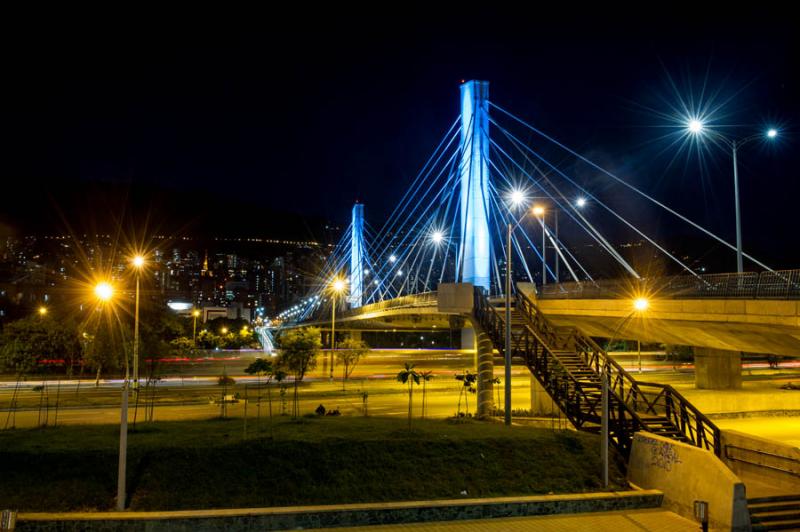 Puente de la Calle 4 Sur, Medellin, Antioquia, Col...