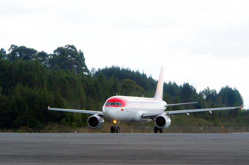 Aeropuerto Internacional Jose Maria Cordova, Rione...