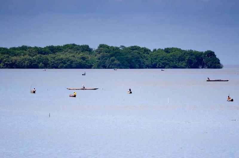 Balseros en el Rio Magdalena, Colombia