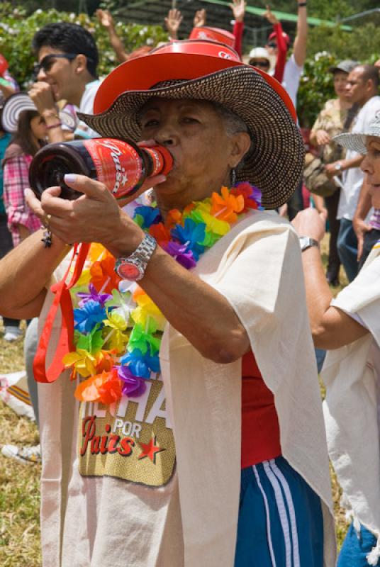 Mujer en la Feria de las Flores, Medellin, Antioqu...