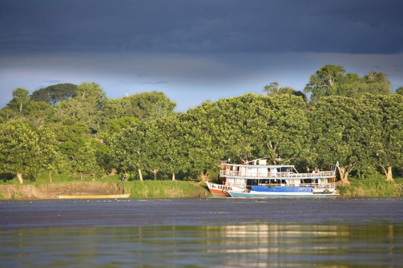 Barco en el Rio Amazonas, Amazonas, Leticia, Colom...