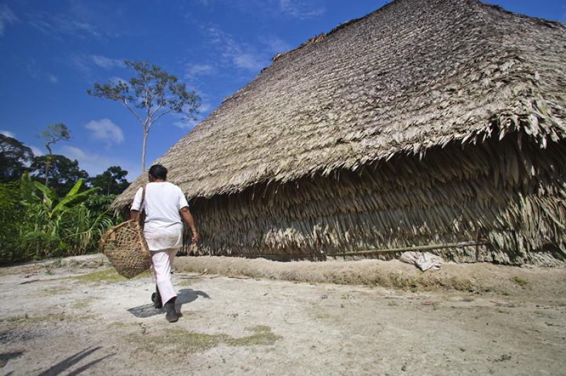 Mujer Trabajando, Amazonas, Leticia, Colombia