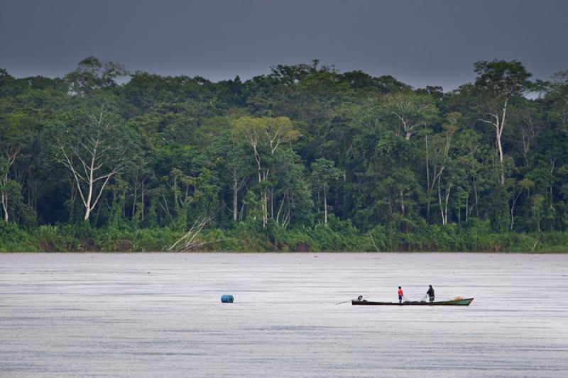 Canoa en el Rio Amazonas, Amazonas, Leticia, Colom...