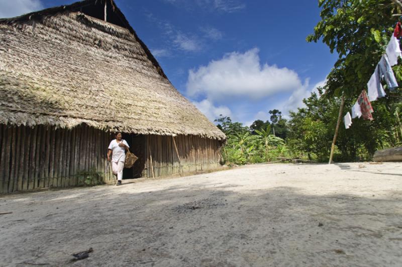 Mujer Trabajando, Amazonas, Leticia, Colombia