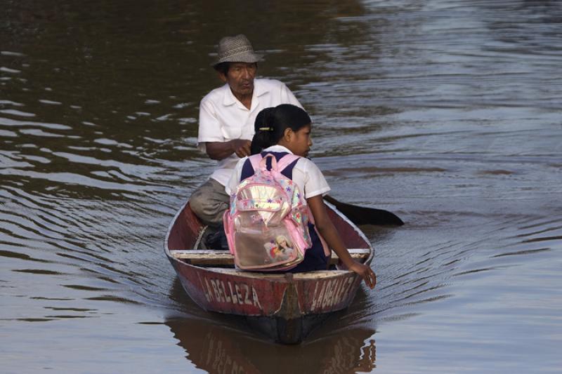 Hombre Remando, Amazonas, Leticia, Colombia