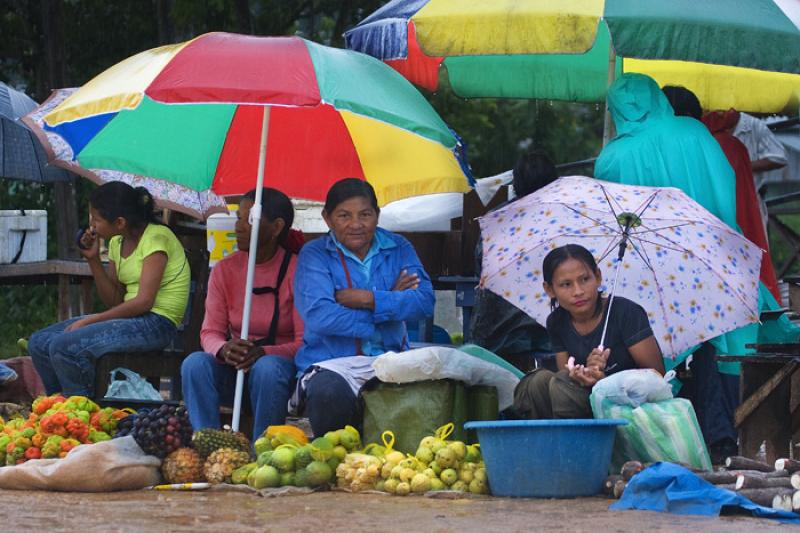 Mujeres Vendiendo Frutas, Amazonas, Leticia, Colom...