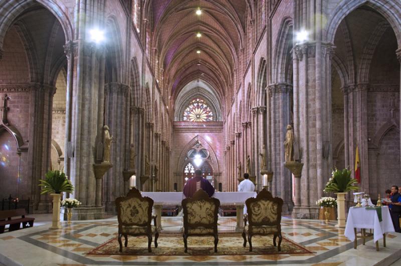 Basilica del Voto Nacional, San Antonio de Pichinc...