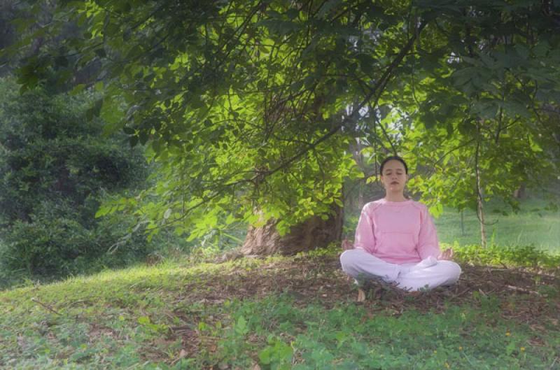 Mujer Meditando