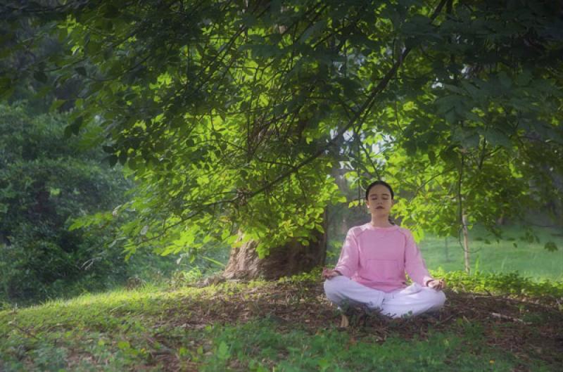 Mujer Meditando