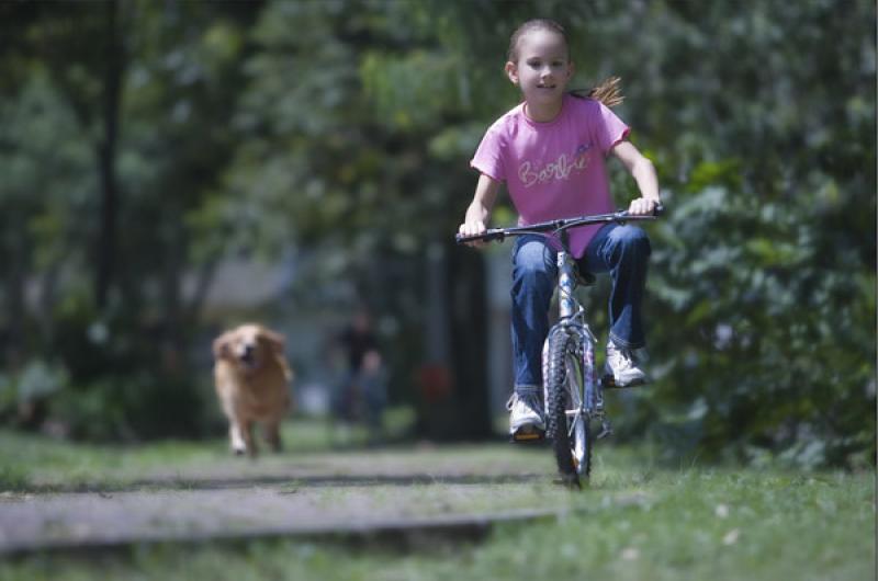 NiÃ±a Montando Bicicleta