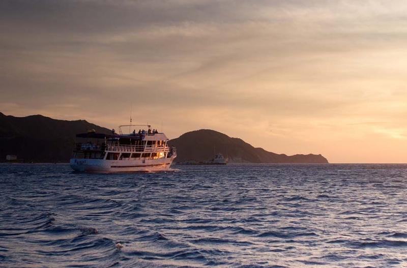 Barco Navegando, Santa Marta, Magdalena, Colombia