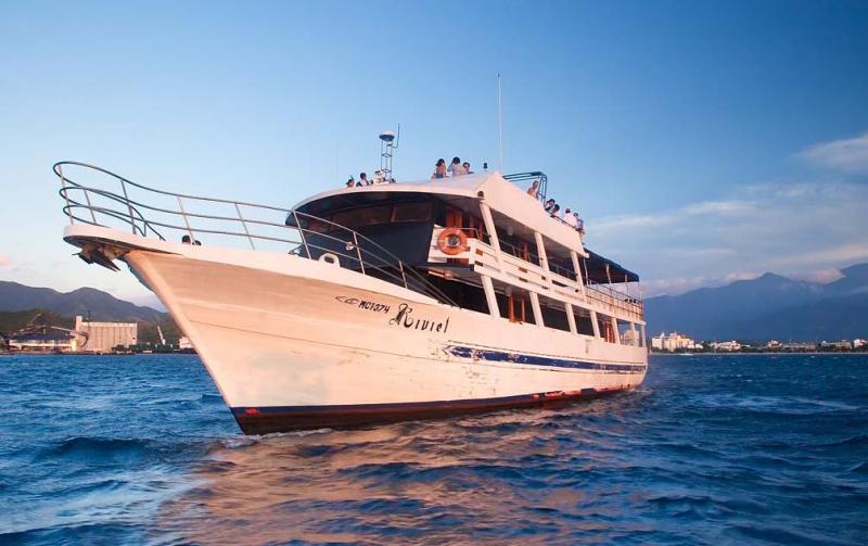 Barco Navegando, Santa Marta, Magdalena, Colombia