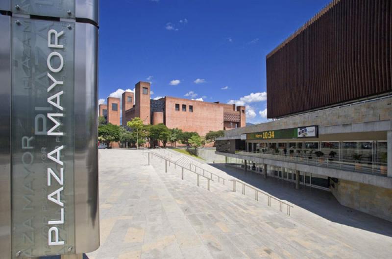 Caja de Madera, Teatro Metropolitano de Medellin J...