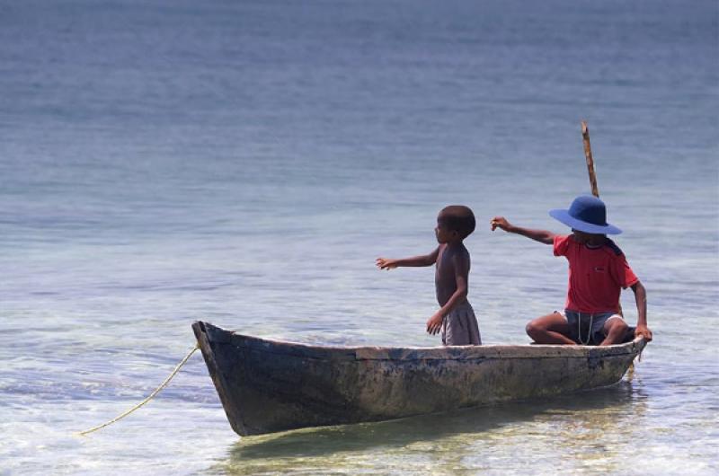 NiÃ±os Pescando, Isla Mucura, Golfo de Morrosqui...