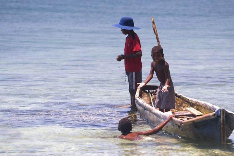 NiÃ±os Pescando, Isla Mucura, Golfo de Morrosqui...