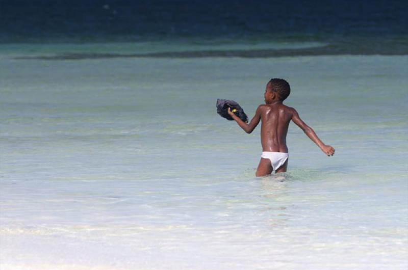 NiÃ±o en el Mar, Santa Cruz del Islote, Golfo de...