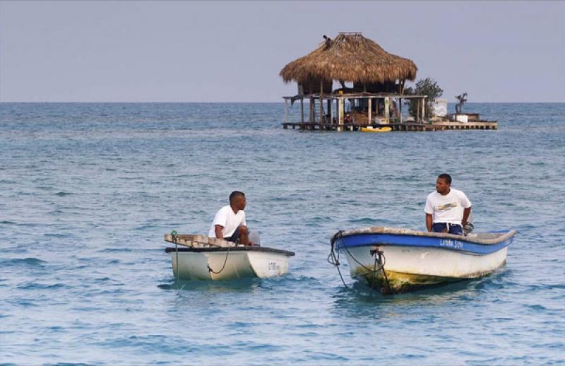 Hombres Pescando, Archipielago San Bernardo, Golfo...