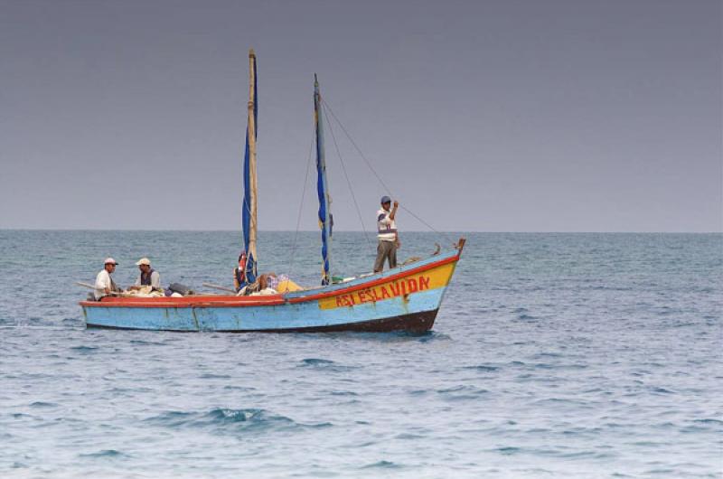 Hombres Pescando, Isla Mucura, Golfo de Morrosquil...