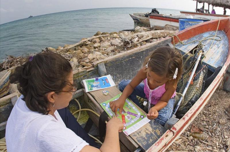 Mujer y NiÃ±a, Santa Cruz del Islote, Golfo de M...