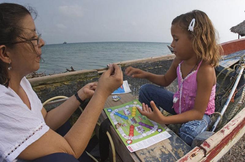 Mujer y NiÃ±a, Santa Cruz del Islote, Golfo de M...