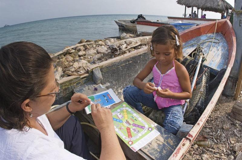 Mujer y NiÃ±a, Santa Cruz del Islote, Golfo de M...