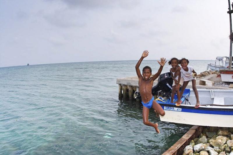 NiÃ±os Jugando, Santa Cruz del Islote, Golfo de ...