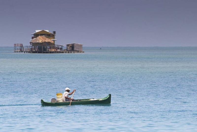 Hombre Pescando, Archipielago San Bernardo, Golfo ...