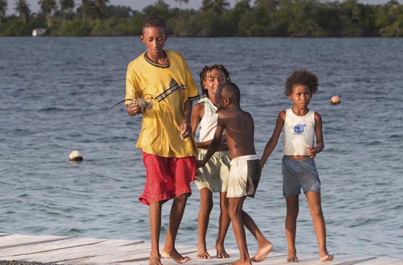 NiÃ±os en el Muelle, Santa Cruz del Islote, Golf...