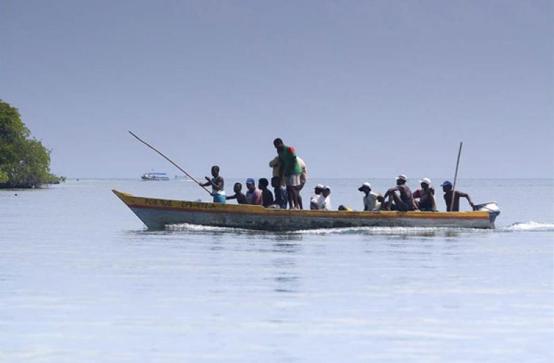 Pescadores en una Lancha, Isla Mucura, Golfo de Mo...