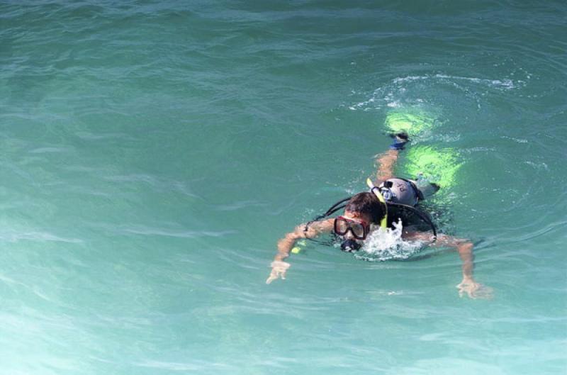 Hombre Buceando, Isla Mucura, Golfo de Morrosquill...