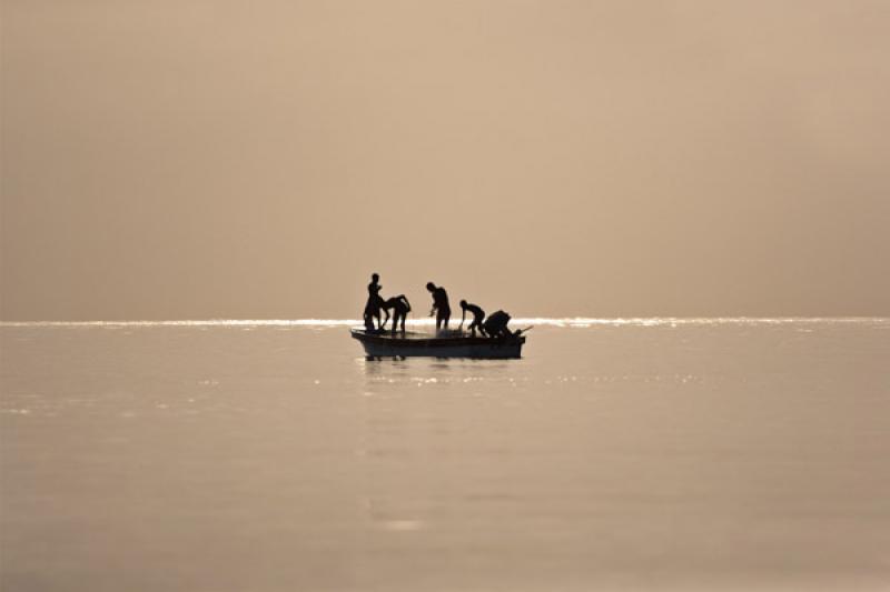 Pescadores en Isla Mucura, Golfo de Morrosquillo, ...