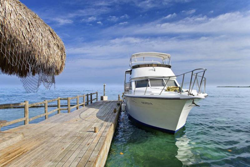 Yate en la Isla Mucura, Golfo de Morrosquillo, Arc...