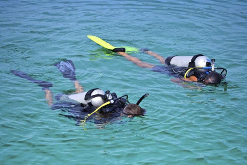 Pareja Buceando, Isla Mucura, Golfo de Morrosquill...