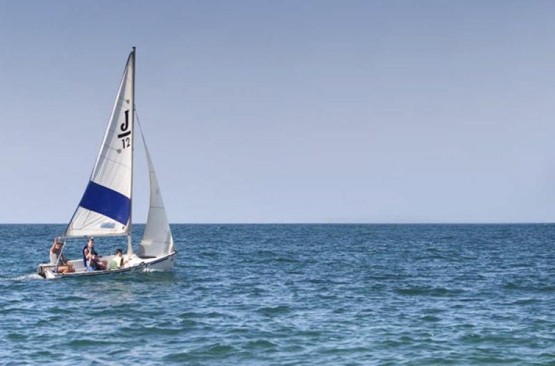 Velero en el Mar, Isla Mucura, Golfo de Morrosquil...