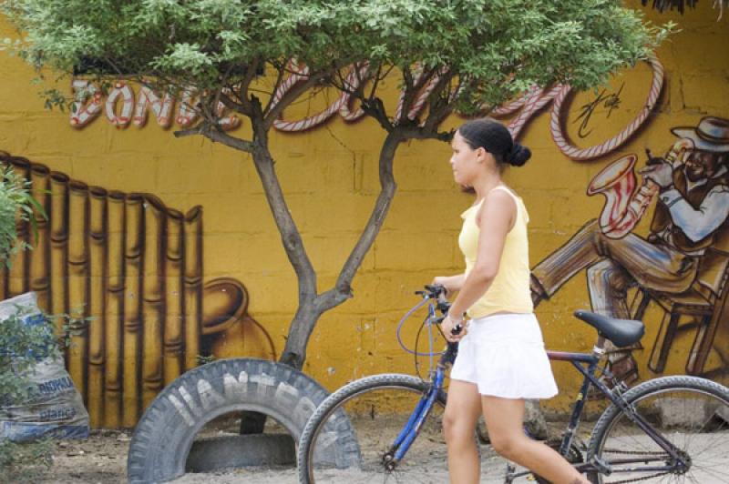 Mujer con una Bicicleta, Caucasia, Antioquia, Colo...