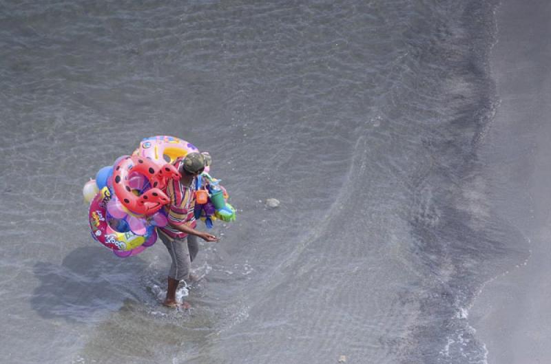 Vendedor en Playa de Bocagrande, Cartagena, Boliva...